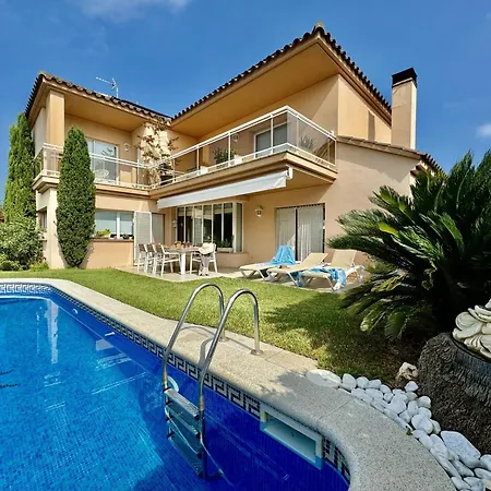Villa Noguera: Casa Familiar Con Piscina Cerca De L'escala - Hisp-7-87 *