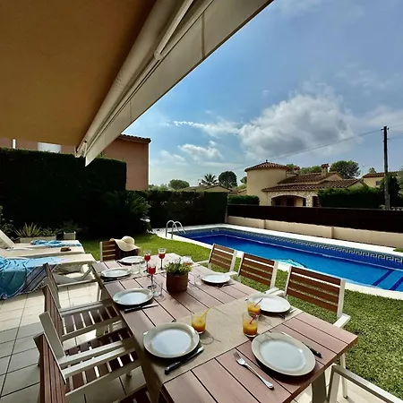 Noguera: Casa Familiar Con Piscina Cerca De L'escala - Hisp-7-87
